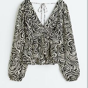 H&M Black and White Puff Sleeve Ruched Blouse